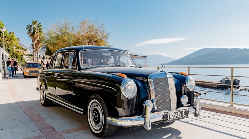 ELEGANCIJA PROŠLIH VREMENA: ŠETALIŠTEM ZAVLADALI RETRO LJEPOTANI